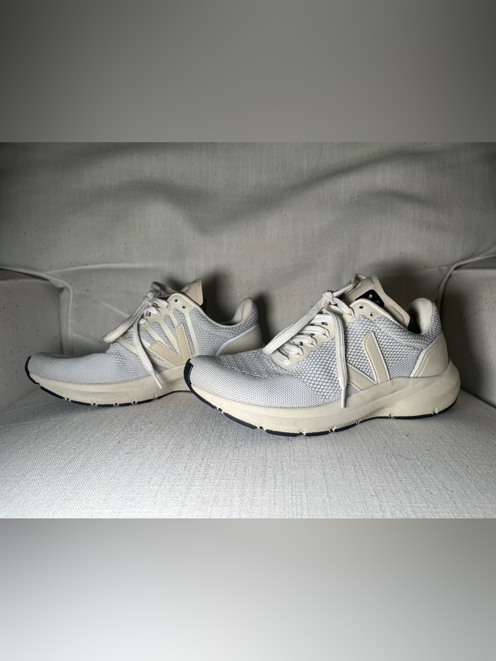 VEJA Marlin V-Knit Chalk Pierre Running Sneakers